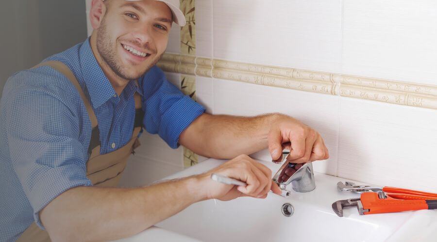 Expert burst pipe repair services in Wolcott, IN